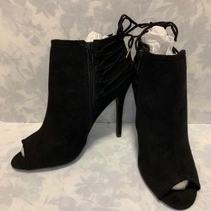 Peep-toe Stiletto shoes